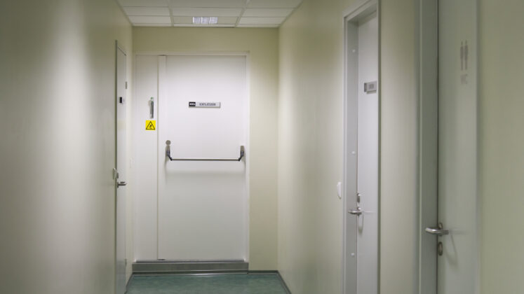 Fire Doors vs Regular Doors: Why the Right Choice Can Save Lives